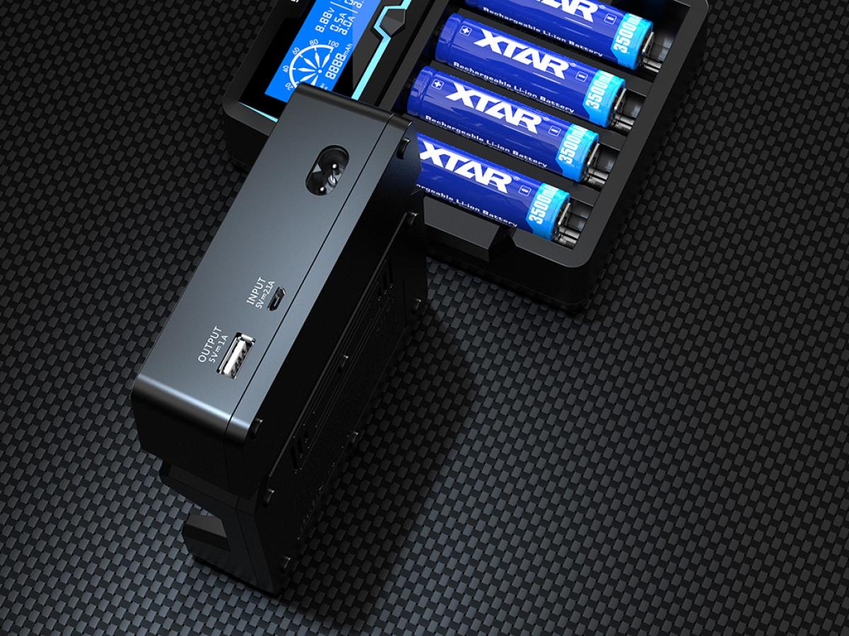 XTAR X4 Ladegerät 4-Slot mit integriertem Netzteil 240 VAC und Display